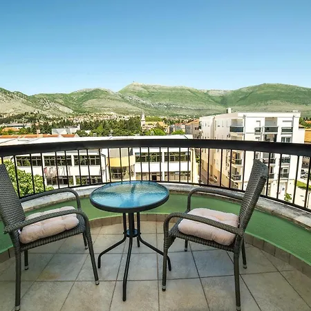 Jelena Anzujska 아파트 *