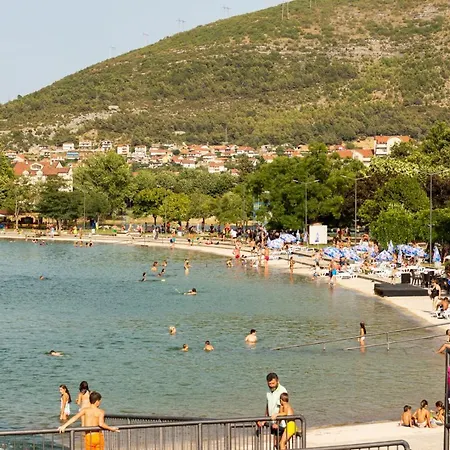 Jelena Anzujska 아파트 *