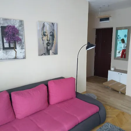 Jelena Anzujska Lägenhet