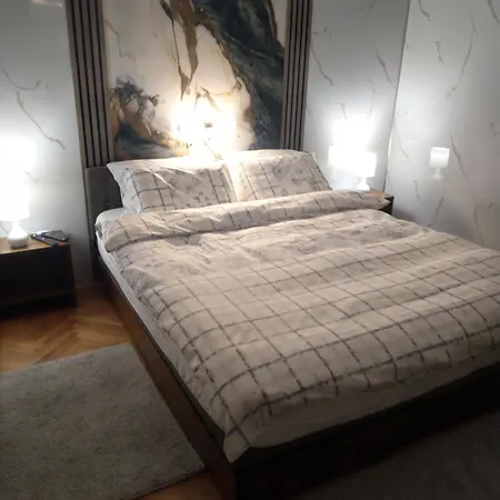 Jelena Anzujska 아파트 *