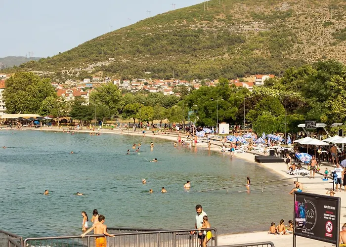 Jelena Anzujska 아파트 *