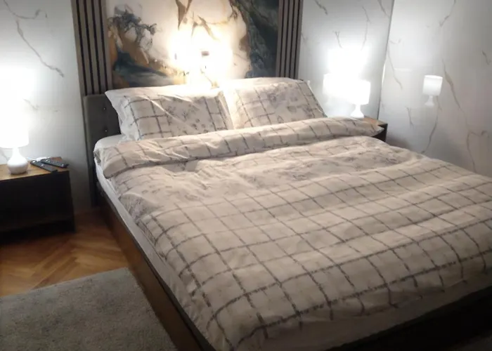 Jelena Anzujska Apartamento *